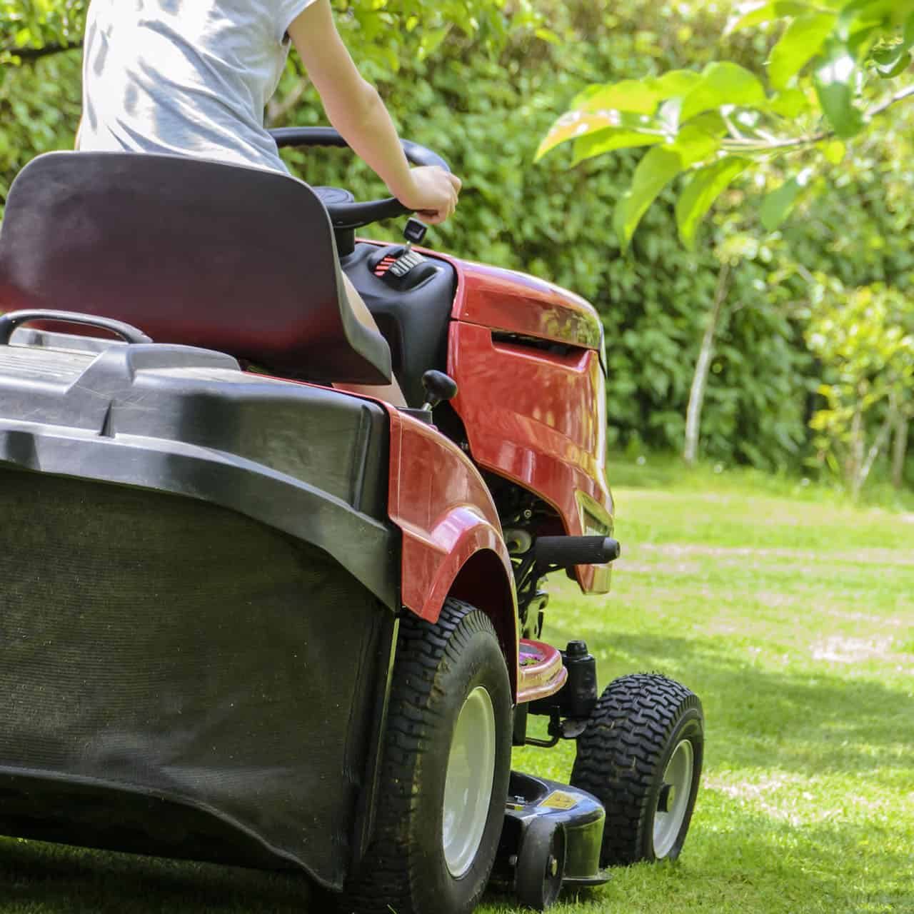 mowing-the-grass-1438159_1920 (1)